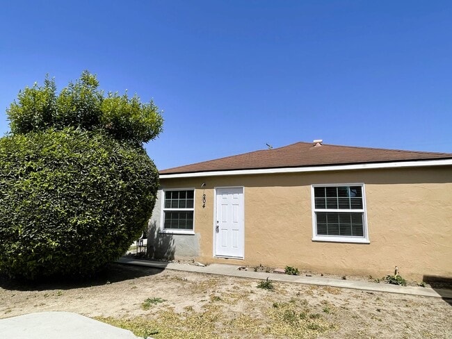 Building Photo - Large Brand New One Bedroom Apartment!