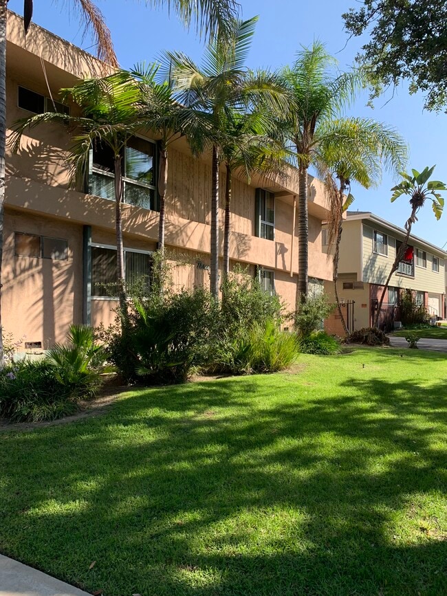 Front of building - 351 Riverdale Dr