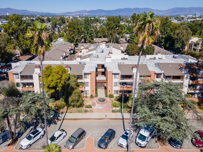 Building Photo - 15155 Sherman Way Unit 52