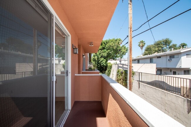 Photo - 11107 La Maida St Unit 109