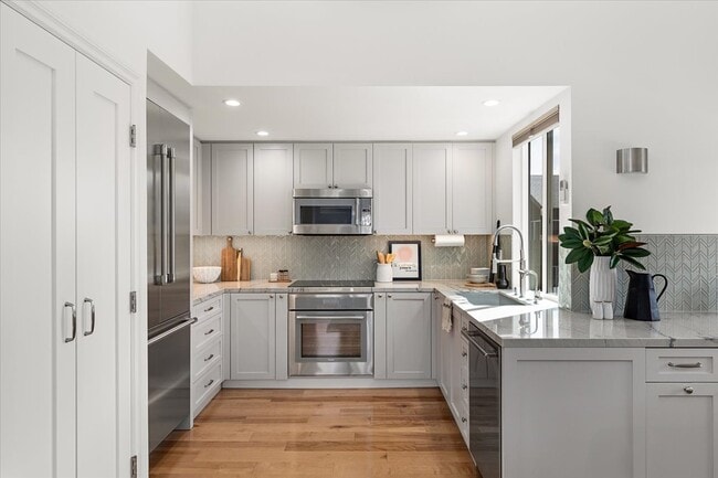 Photo - 325 S Sierra Ave Townhome