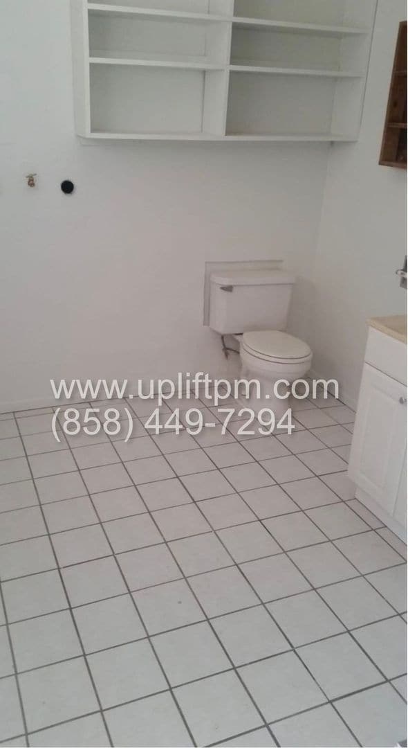 Building Photo - 102 N Ramona St