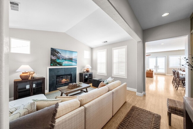 Photo - 27067 Sunningdale Way