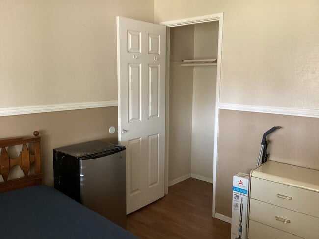 Photo - 1137 E 37th St