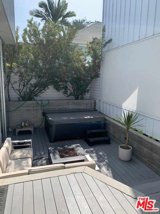 Photo - 338 Rennie Ave