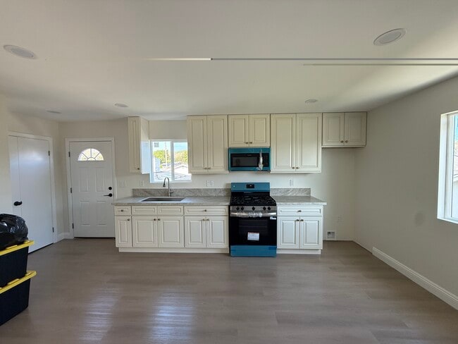 Building Photo - 4003 Bermuda Ct Unit A