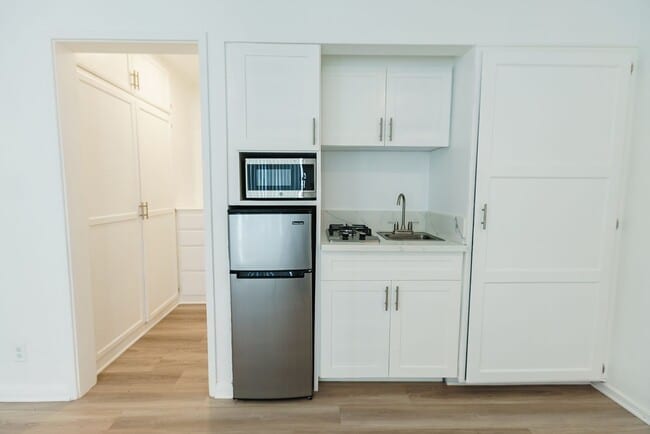 Photo - 1944 Whitley Ave.