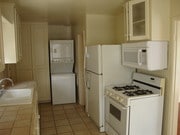 Full kitchen view - 812 Bard St