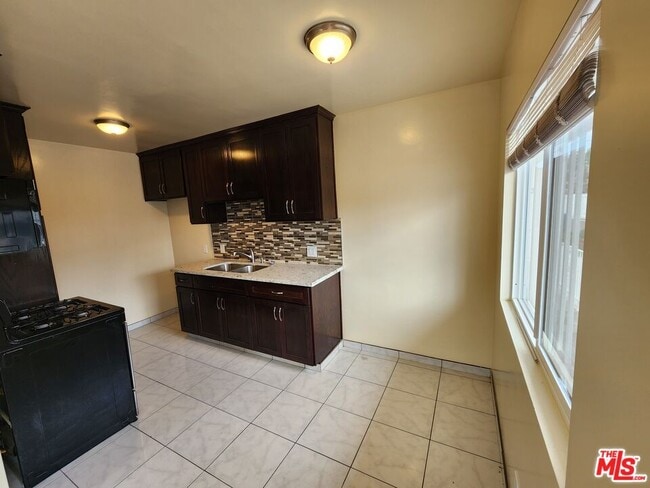 Photo - 1533 W 80th St Unit 1