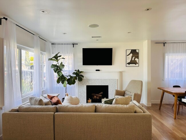 Photo - 2460 Glenrose Ave