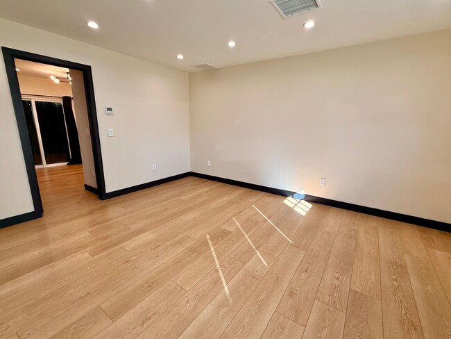 Photo - 7309 Yarmouth Ave Unit 7309 1/2 Yarmouth Ave