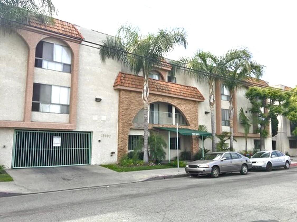 Floor Plan - Deluxe Studio ***FALL HOLIDAY SPECIAL!!! OPEN H...