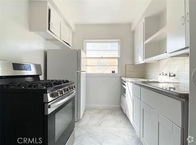 Building Photo - 2021 Cloverfield Blvd Rental