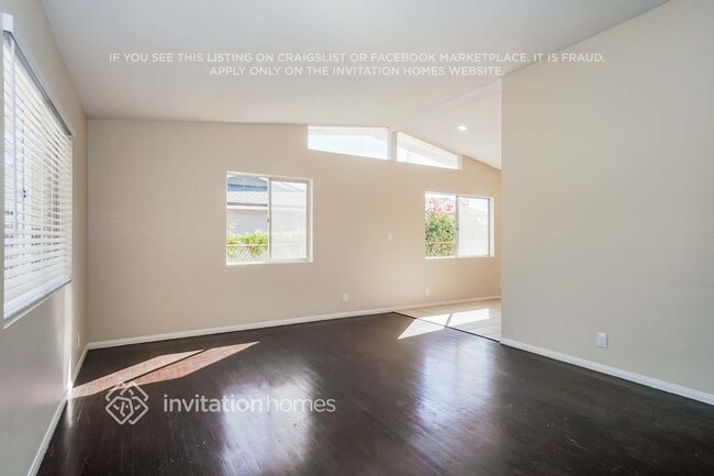 Photo - 1135 Erica St