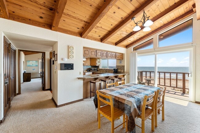 Photo - 1364 Weymouth Ln