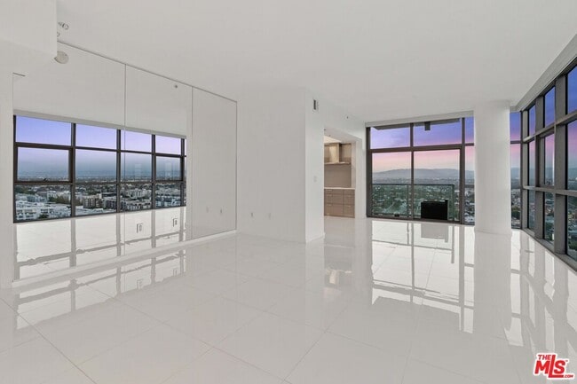 Building Photo - 13700 Marina Pointe Dr Unit 1915