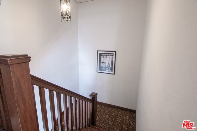 Photo - 170 1/2 S Sycamore Ave