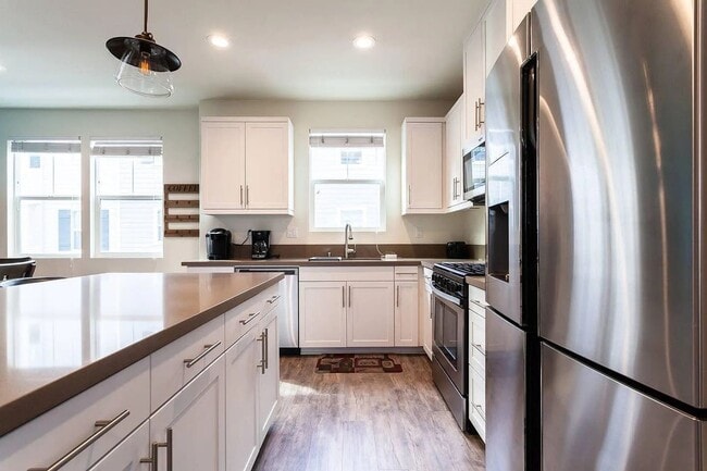 Upgraded everything, solar, beautiful beac... - Upgraded everything, solar, beautiful beac... Townhome