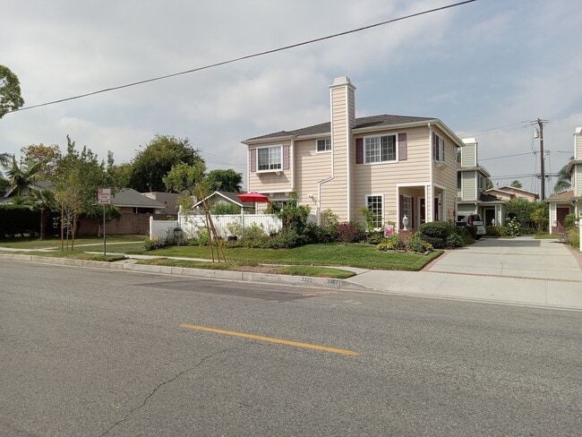 Renting 1 bedroom in property, with a shared bathroom and kitchen priledges, and laundry privileges - 3323 California Ave Unit 3323  House Share