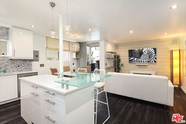 Photo - 472 Rosecrans Ave