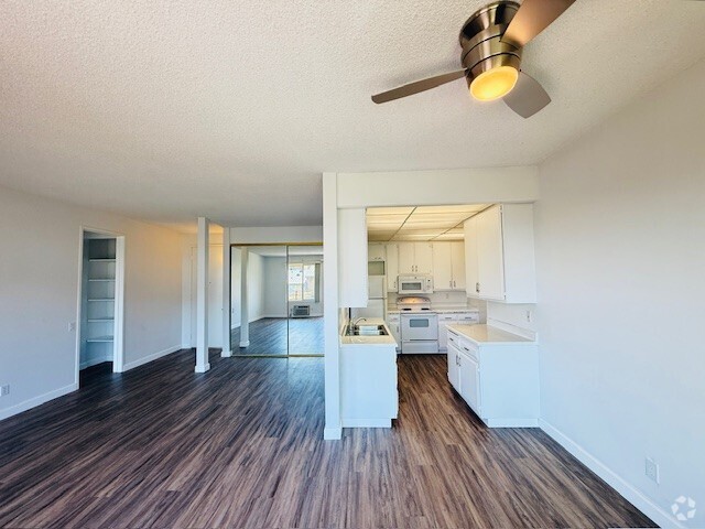 Building Photo - 2300 Front St Rental