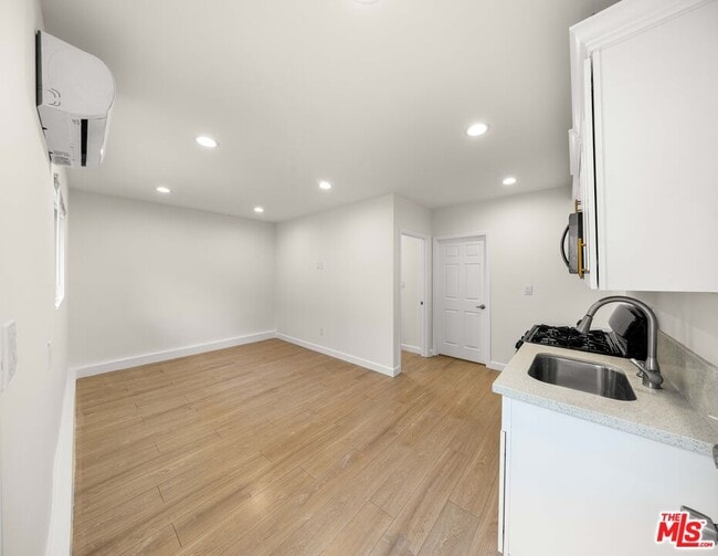 Photo - 10320 Mather Ave