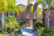 Entrance - Mellmanor Apartments