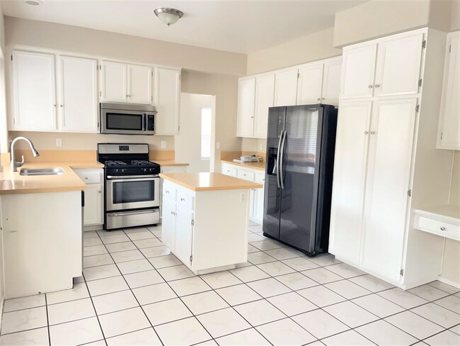 Photo - Spacious Murrieta Home For Rent!