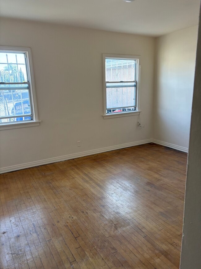 Photo - 5631 Edgemar Ave Unit 5631