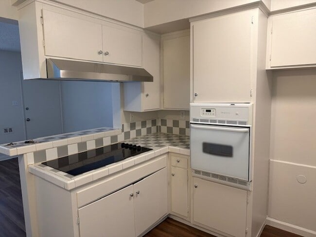 Photo - 251 E 49th St Unit 251B
