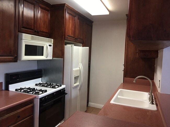 All appliances have been replaced, will update photo - 5700 Etiwanda Ave Unit Family Friendly