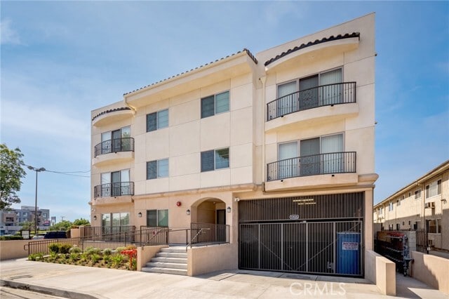 Building Photo - 14526 Hartland St Unit 307