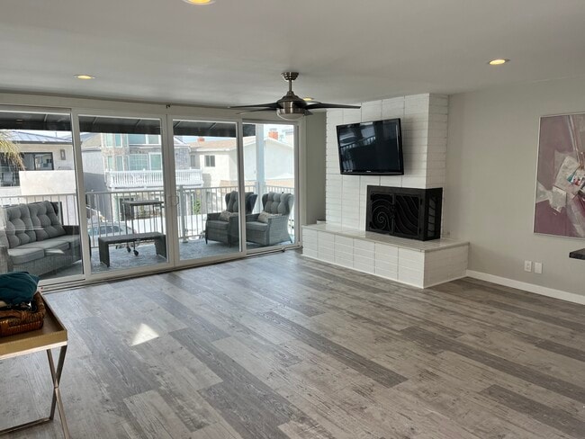 Photo - 208 30th St Unit 208.5    208 and one half