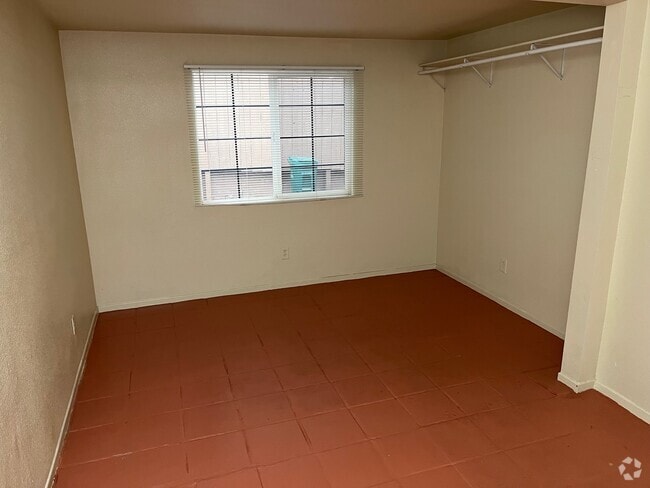 Building Photo - 5020 College Ave Rental