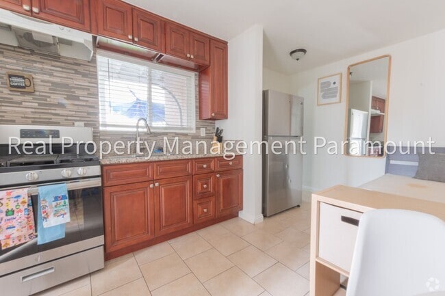 Building Photo - 2840 S Mansfield Ave Unit 2840 1/2 S Mansfield Ave Rental