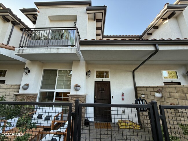 Building Photo - 3236 Royal Oaks Dr