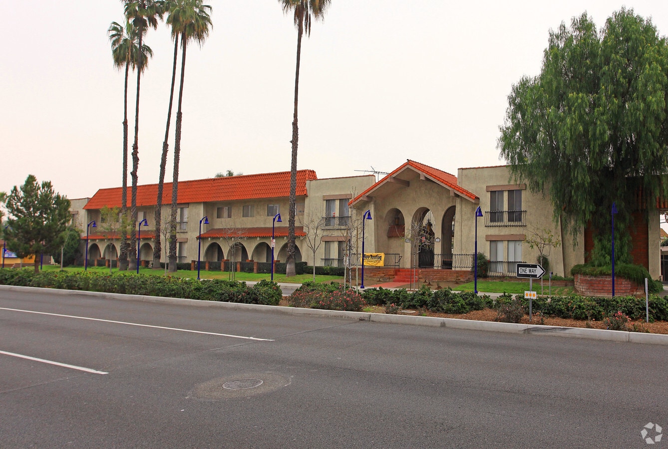 La Corona Apartments - La Corona Apartments
