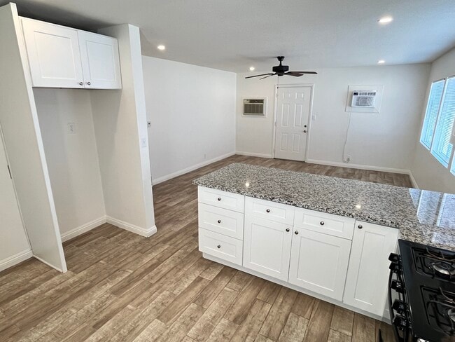 Photo - 7773 Philbin Ave