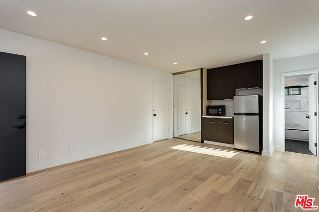 Building Photo - 11680 W Ohio Ave Unit 208