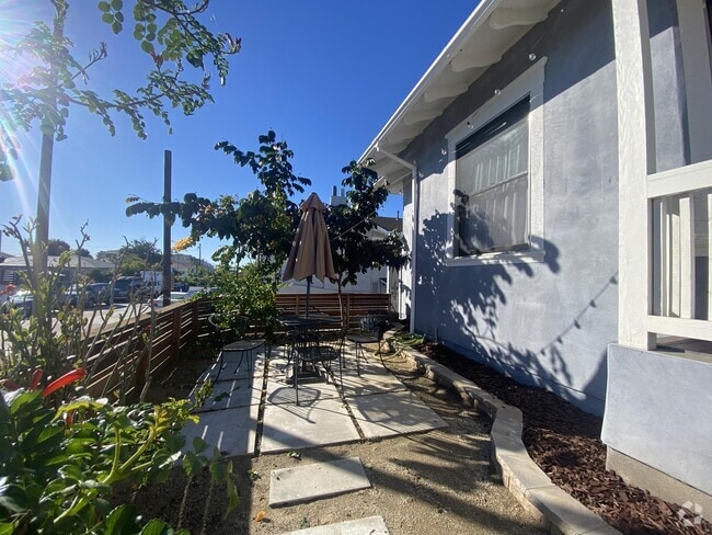 Building Photo - 1030 27th St Rental
