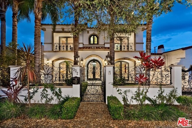 Building Photo - 332 S Almont Dr