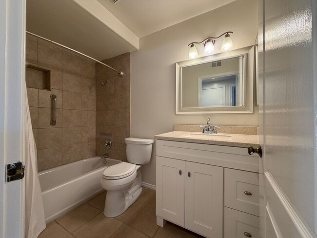 Photo - 2623 Calle Del Comercio Unit #02