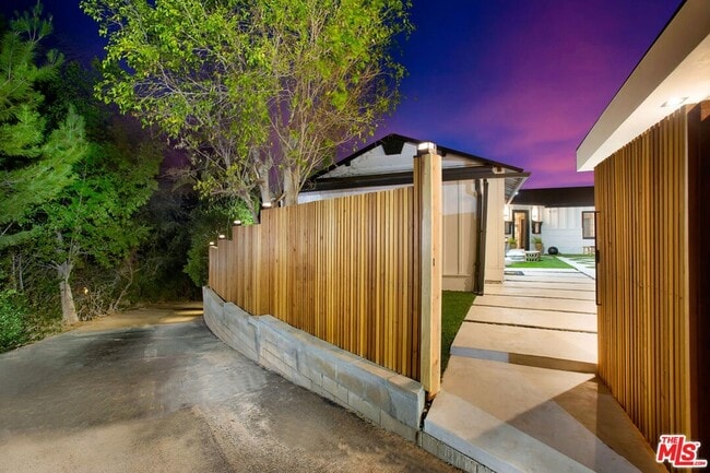 Photo - 5129 Marmol Dr