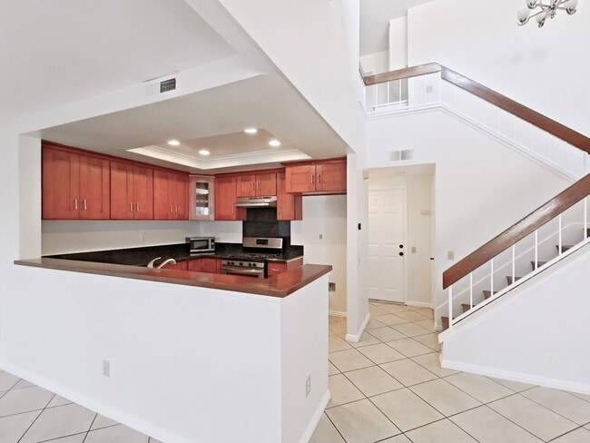 Photo - Lakeview Townhouse - 2 Bed / 1 ½ Bath