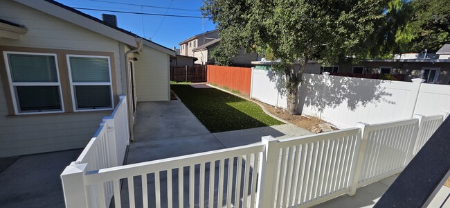 Photo - 1751 N Oxford Ave