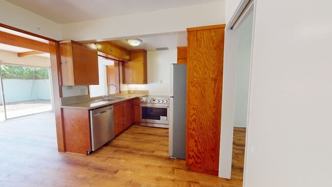 Photo - 711 B Ave