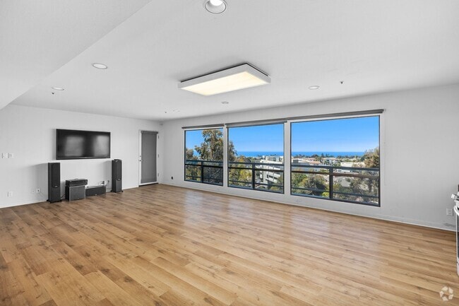 Building Photo - Luxury Living with endless Ocean Views Rental