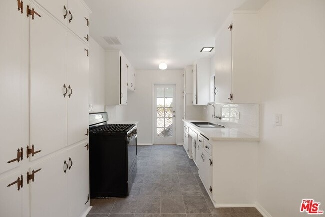 Photo - 4268 Jackson Ave