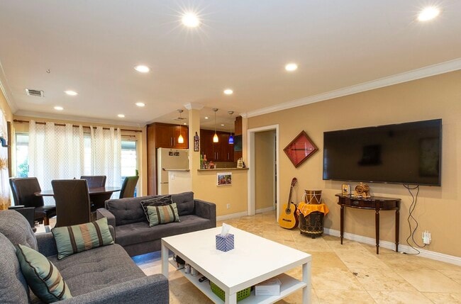Photo - 7766 N Glenoaks Blvd House