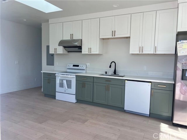 Photo - 1642 W 215th St